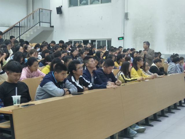 刘小明教授应邀为0638太阳集团官网学子做专题讲座