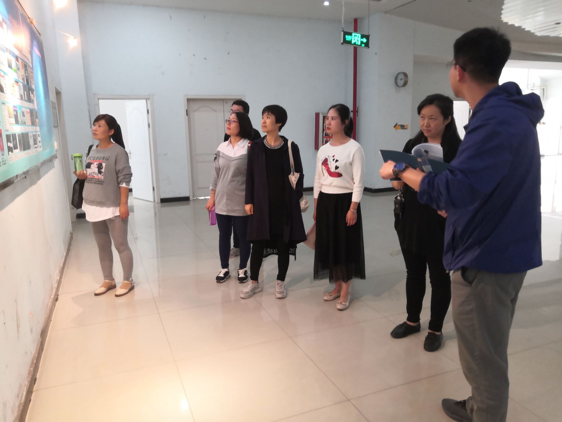 重温红色贺祖国 走进双体求新知——公共管理教研室第四周例会