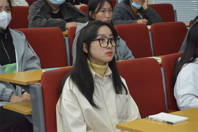 谢作诗教授带领淬炼学子感悟经济学的魅力