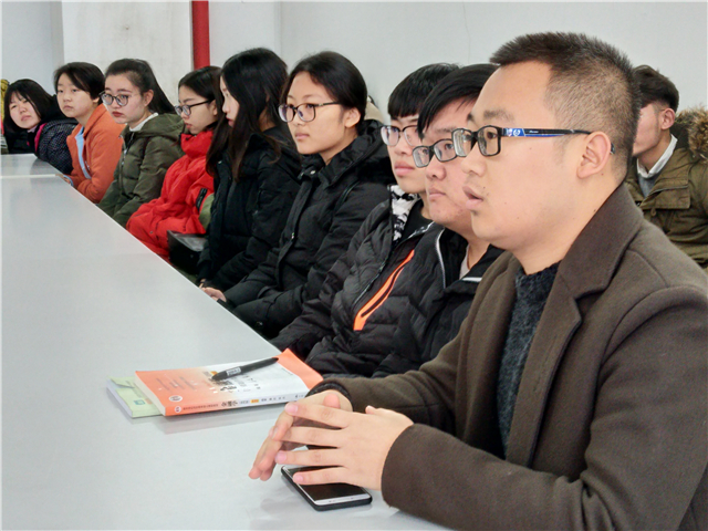 院长座谈会:院长为学生面对面答疑解惑