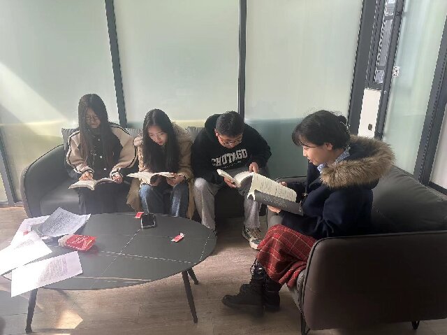 【品读大咖】造烛求明 读书求知——营销2203(专升本)阅读分享交流会