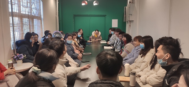 公共管理教研室召开师生座谈会