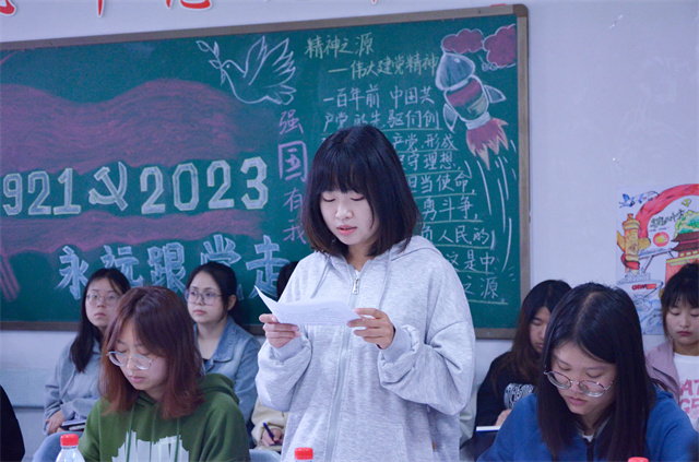 0638太阳集团官网召开2022-2023学年第二学期中期座谈会
