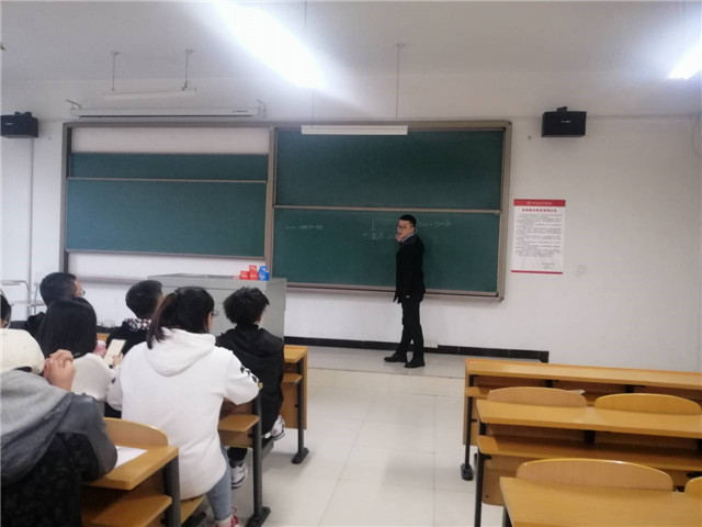 【学业导师】论文巧指导——温继锦老师对2021级毕业生进行论文指导
