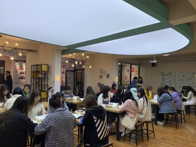 【品读大咖】读大咖 明方向 启智慧人生——财务(专升本)2206班大咖阅读分享活动