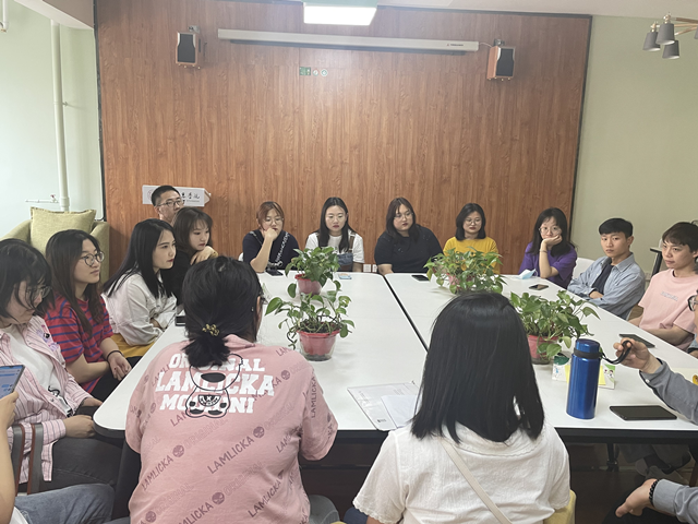 【学业导师】温继锦老师开展线下论文指导工作