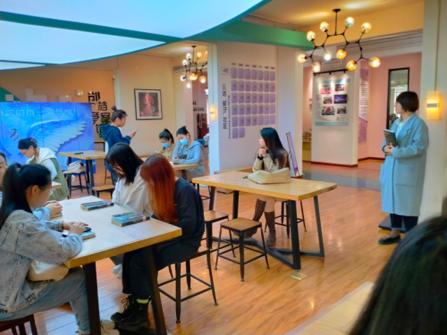 徜徉书海 品味人生——财务(专升本)2207班《未来公司》读书分享会