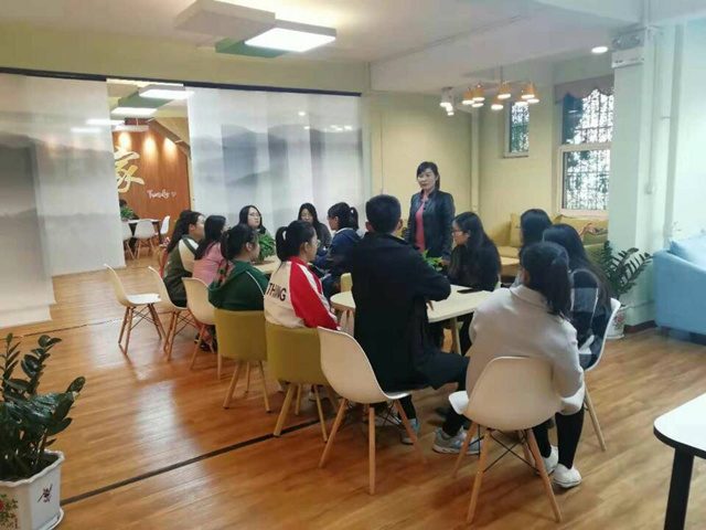 李玲老师开展导师见面会 为考研同学设立考研加油站