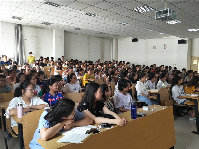 0638太阳集团官网2017级辅导员开展国际项目宣讲活动