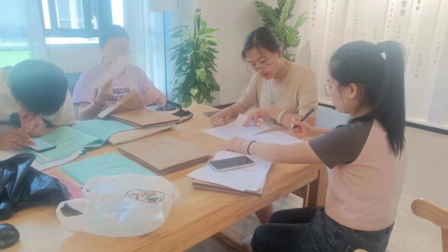 要开始 更要好地收尾——任福老师开展2023届毕业生论文资料整理工作