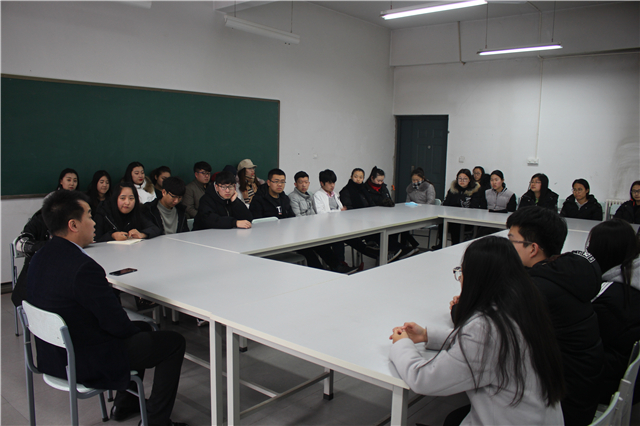 院长座谈会:院长与学生近距离交流