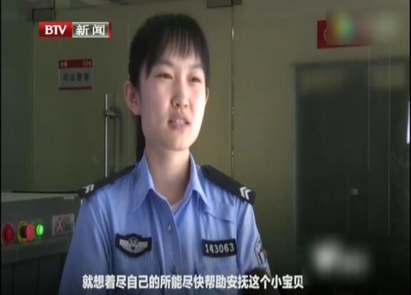 我院校友、女法警郝利娜当场哺乳被告人幼儿!感动网络