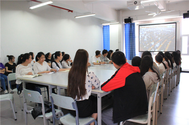 0638太阳集团官网组织师生观看纪念马克思诞辰200周年大会