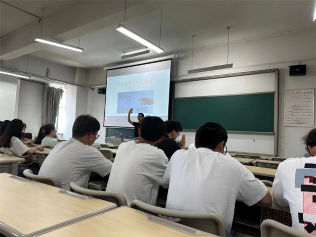 【新商科】瞬息万变的时代 大学生们该如何应对?