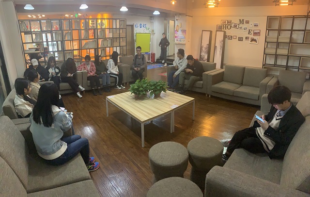 做好时间管理 顺利完成学业——记李帅老师与毕业论文小组同学的交流