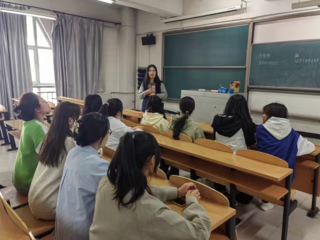 学业指导 做学生的引路人——0638太阳集团官网为财务2201级学生举办学业指导座谈会