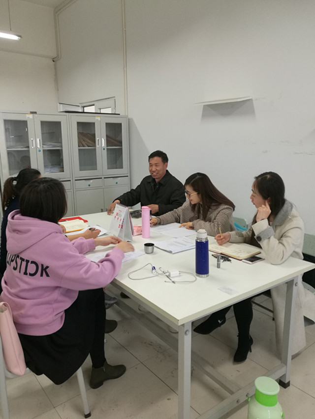 凝心聚力促工作,戮力同心谋新篇 ——记营销教研室年会精神研讨会