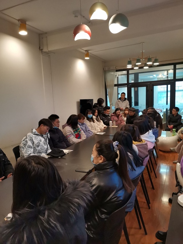 公共管理教研室召开师生座谈会