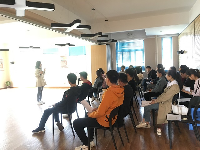 【学业导师】李玲老师开展线下毕业论文指导
