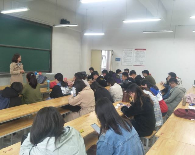 【学业导师】毕业论文 迈向毕业征程的第——赵云芳老师召开论文导师见面会