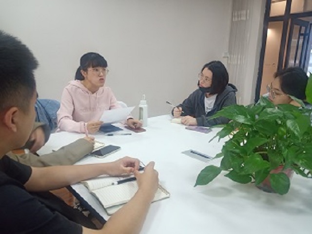 【学业导师】确定方向  敲定选题 ——曲华老师开展毕业论文指导工作