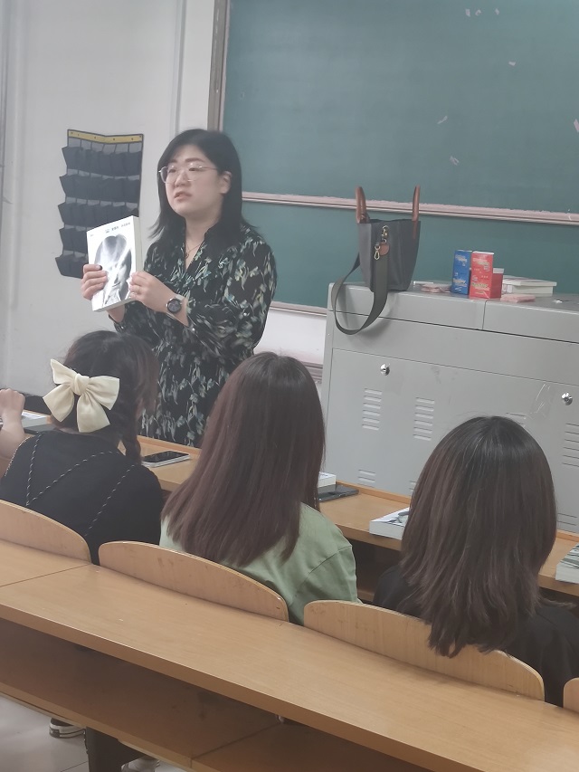 【学业导师】焦晶老师带领同学们开启“大咖传记阅读计划”
