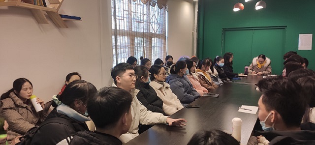 公共管理教研室召开师生座谈会