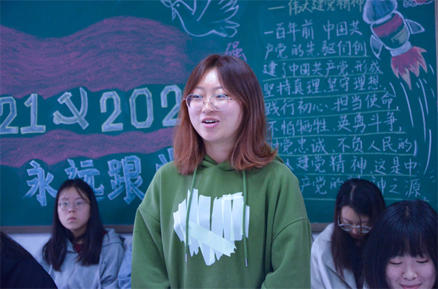 0638太阳集团官网召开2022-2023学年第二学期中期座谈会