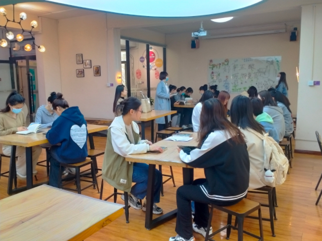 徜徉书海 品味人生——财务(专升本)2207班《未来公司》读书分享会