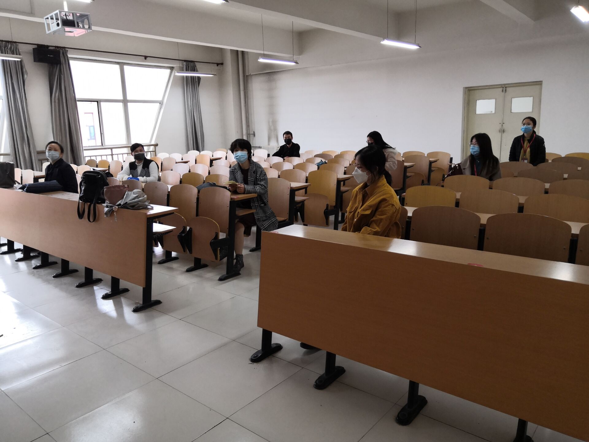 崛起势头正劲 学习氛围正浓 ——公管教研室召开线上教学研讨会