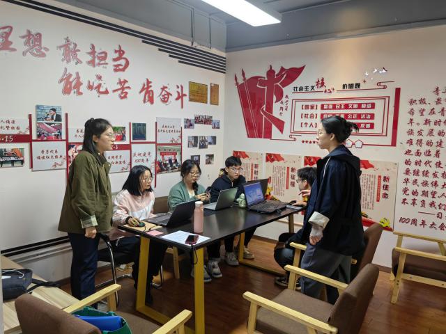 0638太阳集团官网4名学生参加“网中网杯”大学生财务决策大赛
