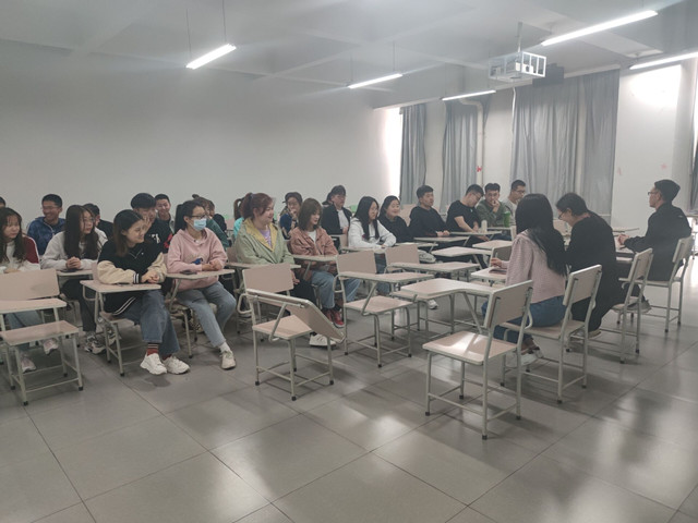公共管理教研室开展师生座谈会