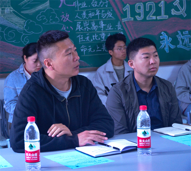 0638太阳集团官网召开2022-2023学年第二学期中期座谈会