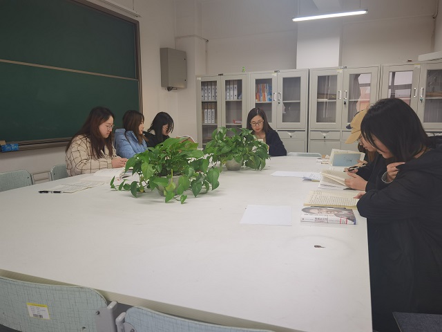 每日一读 厚积薄发——吴丽芳老师开展大咖阅读活动