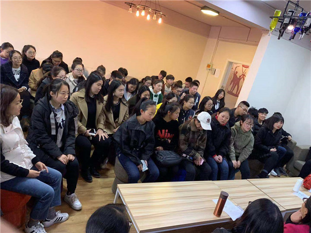 管理学教研室在开展人力资源管理课程师生座谈会