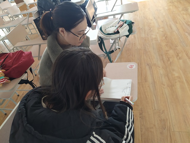 【学业导师】宁强华老师指导毕业生撰写开题报告